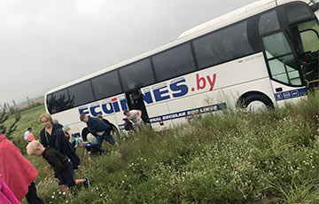 Водитель белорусского автобуса заснул за рулем под Киевом