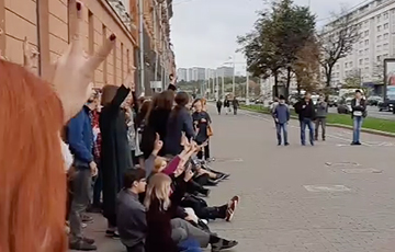 Студенты БГАИ устроили «сидячую забастовку» в центре Минска