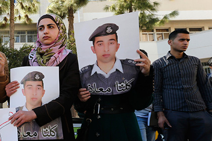 В интернете появились фотографии с казнью боевиками ИГ иорданского пилота