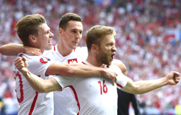 Польша в серии послематечвых пенальти обыграла Швейцарию
