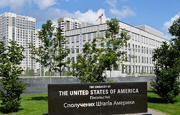 В Киеве на территории посольства США прогремел взрыв