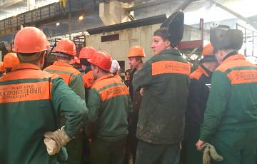Строители из Минска остановили работу и требовали повышения зарплат