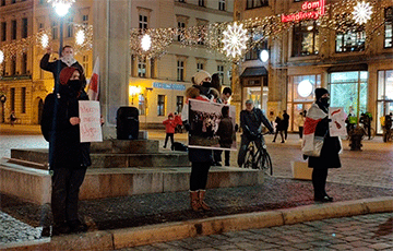 Белорусы Вроцлава провели акцию в поддержку белорусских пенсионеров