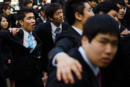 Уволенным за отказ петь гимн японским учителям выплатят 4,5 миллиона долларов