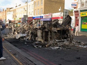 После беспорядков в Лондоне арестованы 42 человека