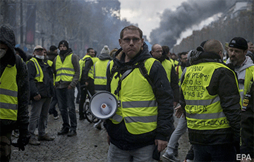 Протесты «желтых жилетов» в Париже: сильные фото
