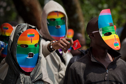 Президент Уганды распорядился сажать пожизненно гомосексуалов-рецидивистов