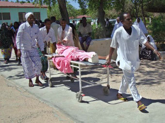При взрыве в Сомали погибли десятки людей
