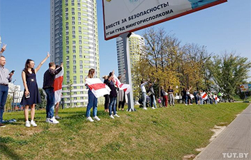 ЖК «Каскад» поднял флаг победы и призвал выходить в центр Минска