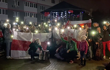 Жители Золотой горки провели яркую акцию солидарности