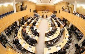 Парламент Кипра проголосовал за ужесточение выдачи «золотых паспортов»