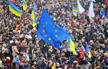 Почти 60% украинцев выступают за интеграцию с ЕС, 46% - за вступление в НАТО