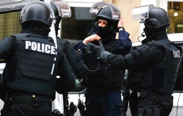 Число уничтоженных в Париже террористов достигло восьми