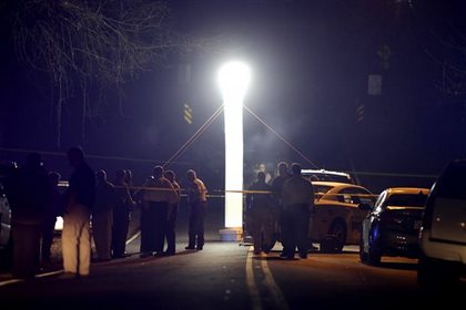 Два человека погибли при стрельбе возле американского университета