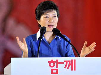 В президенты Южной Кореи выдвинули дочь убитого диктатора
