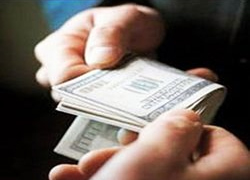 На рынке «Экспобел» задержали валютчика из Туркменистана