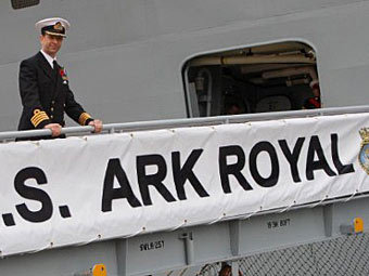Британский авианосец Ark Royal превратят в искусственный риф