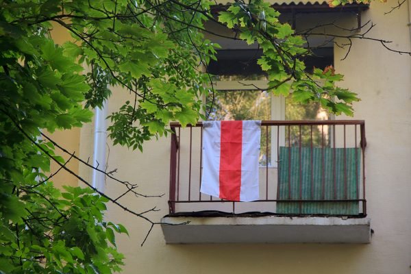 Милиция предупредила: бело-красно-белые флаги в окнах и на балконах – это пикет