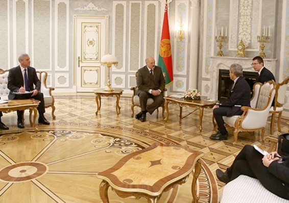 Лукашенко: В Беларуси сложно действовать на принципах европейской демократии