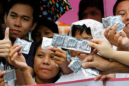 Филиппинцы получили право на бесплатные контрацептивы