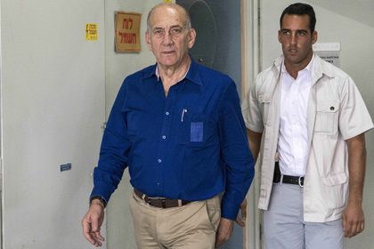 Бывший премьер-министр Израиля получил восемь месяцев тюрьмы