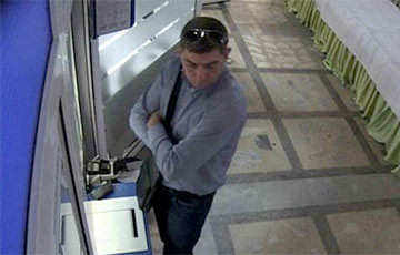 Мужчина, которому в банке ошибочно выдали $450, нашелся в РФ