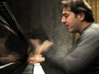 Турецкого пианиста отдали под суд за богохульство