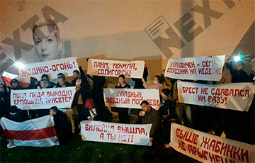 Минчане поддержали протестующих из других городов Беларуси креативными плакатами