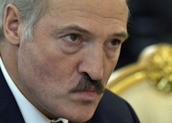 Лукашенко грозится разогнать чиновников