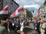 На парад Шумана — с бело-красно-белыми флагами