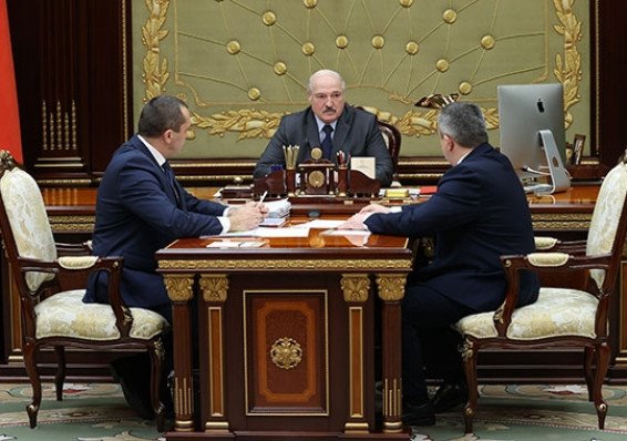 Лукашенко похвалил село за урожай велел запастись продовольствием до июня