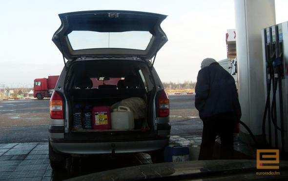 Белорусы заправляют в России по 230 литров солярки
