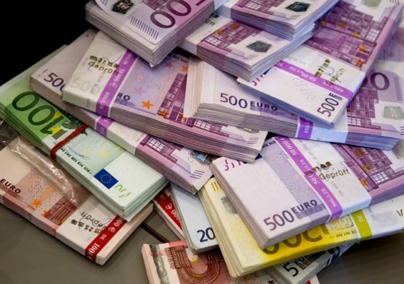 Из-за чего растет курс евро?
