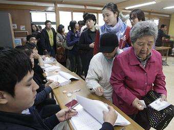 Правящая партия выиграла парламентские выборы в Южной Корее