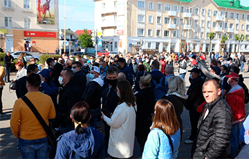 Белорусы вышли на улицы по всей стране