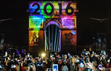 Новый год во Франции встретили без салютов