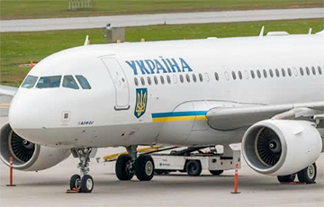 СМИ: У самолета Зеленского отказал двигатель