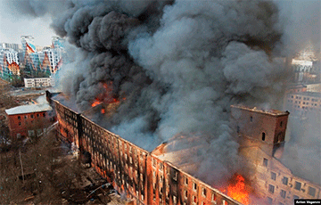 В Петербурге полностью сгорела Невская мануфактура