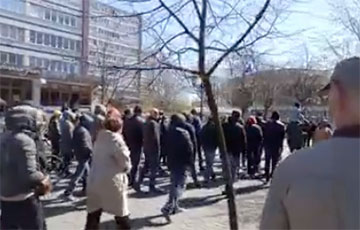 Появилось видео, на котором люди в Бресте скандируют «Лукашенко, уходи»