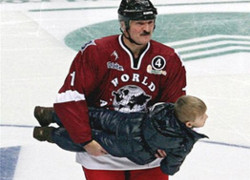Лукашенко летит играть в хоккей в Сочи