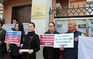 В Бишкеке пикетировали посольство Беларуси в поддержку РЭП