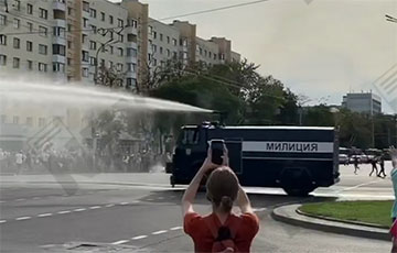 В Бресте применили водомет против протестующих