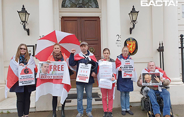 Белорусы Лондона вышли на пикет в поддержку стачкома «Беларуськалия»
