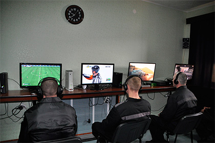У алтайских заключенных появился зал для компьютерных игр