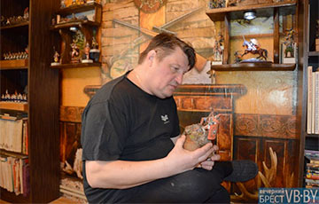 Народный умелец из Жабинки делает эксклюзивные сувениры из олова