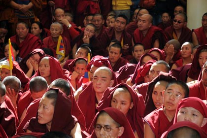 Китайских коммунистов призвали дружить с тибетскими монахами