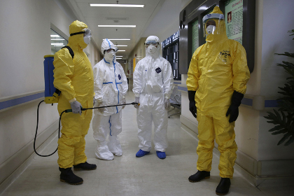Пентагон создаст команду медиков для борьбы с Эболой в США