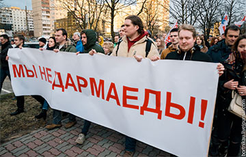 «Настоящее время»: Как белорусские «тунеядцы» борются против незаконного декрета