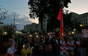 Участники митинга на площади Независимости призвали минчан собираться вечером каждый день