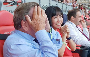 Фотофакт: Реакция бывшего канцлера Шредера на провал немецкой сборной